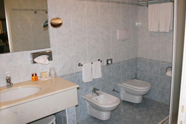 Hotel Gabarda Carpi Quarto foto